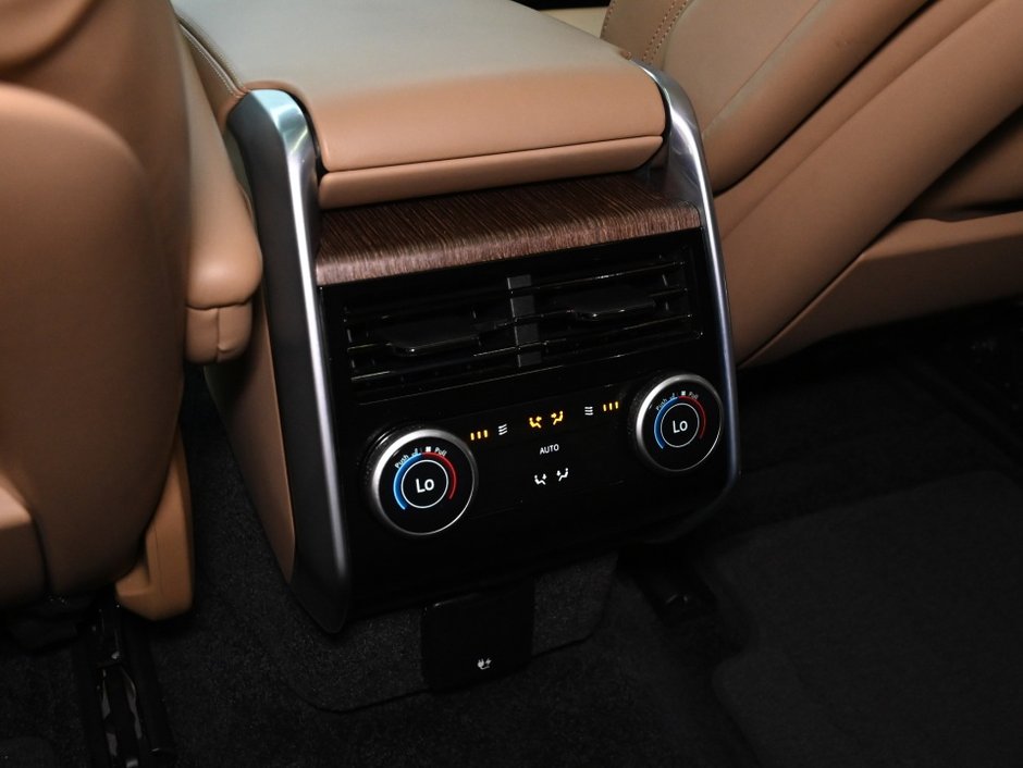2025 Land Rover Range Rover SE-22