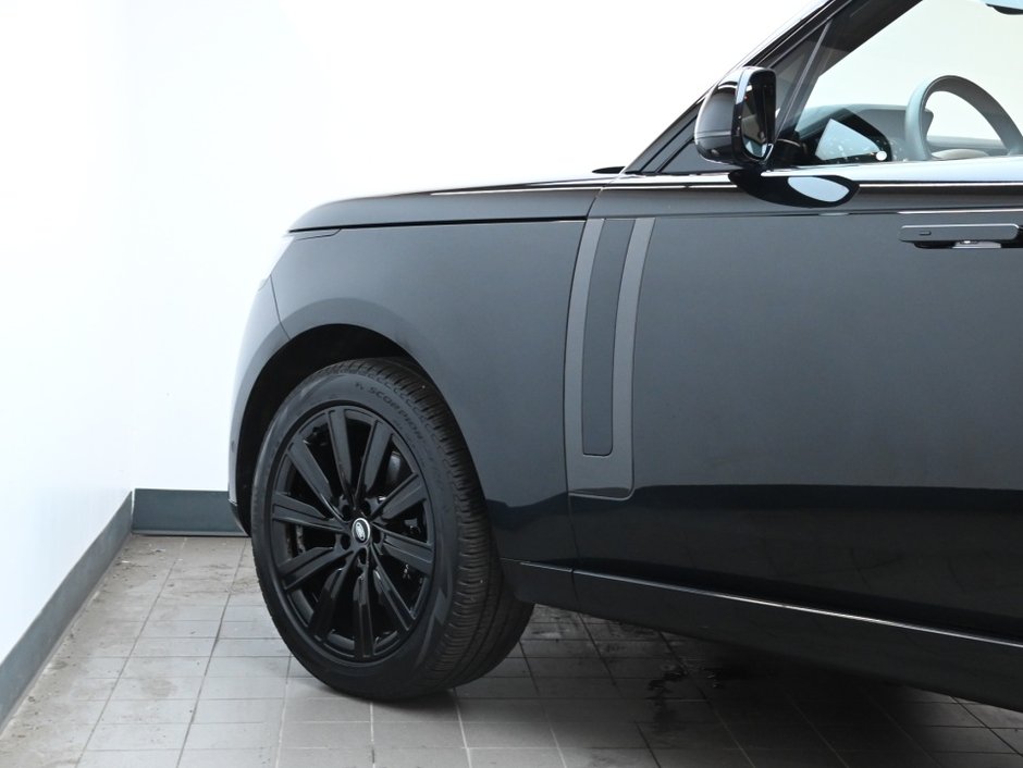 2025 Land Rover Range Rover SE-29