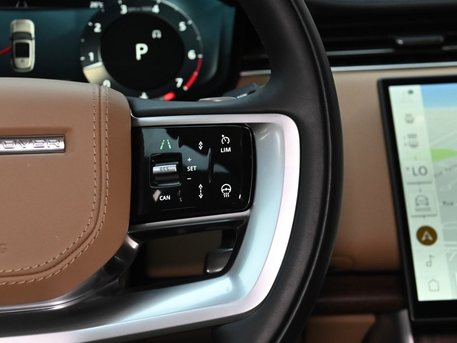 2025 Land Rover Range Rover SE-16