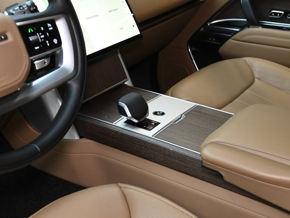 2025 Land Rover Range Rover SE-11