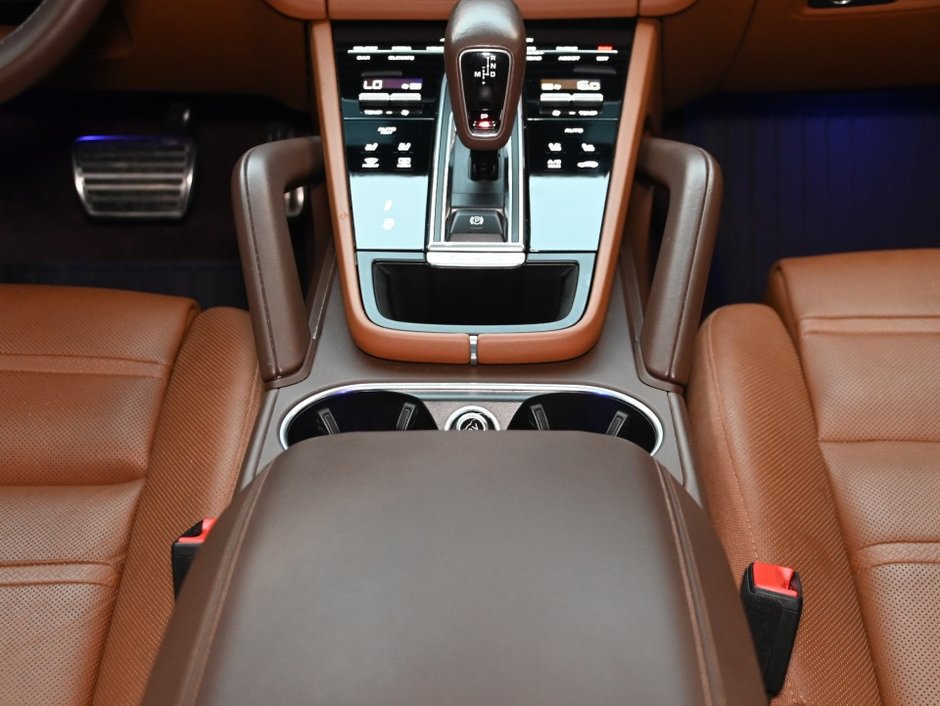 2022 Porsche Cayenne-25
