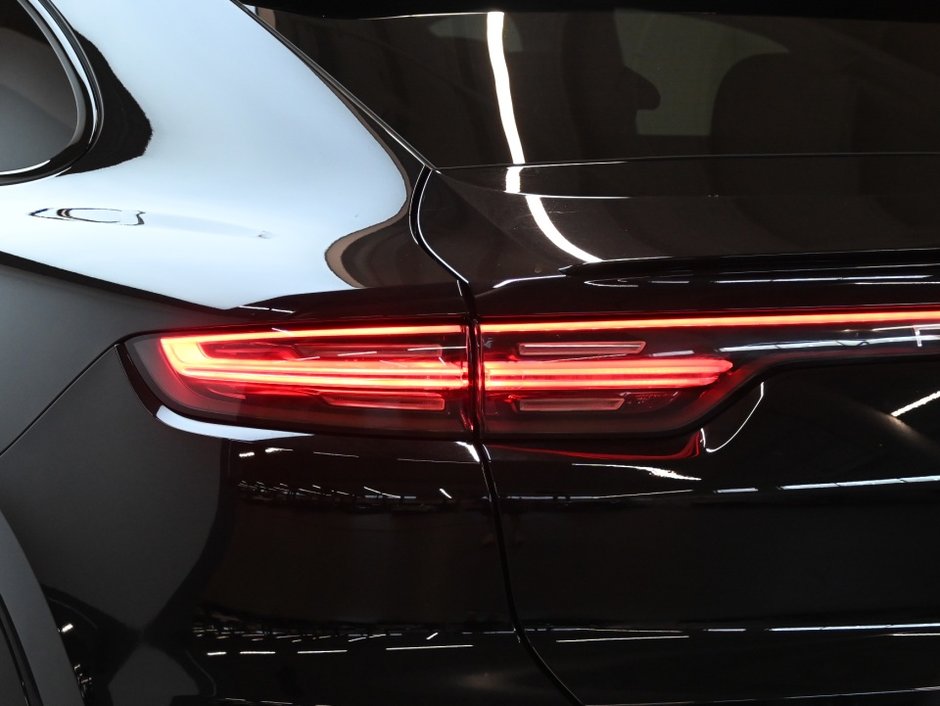 2022 Porsche Cayenne-34