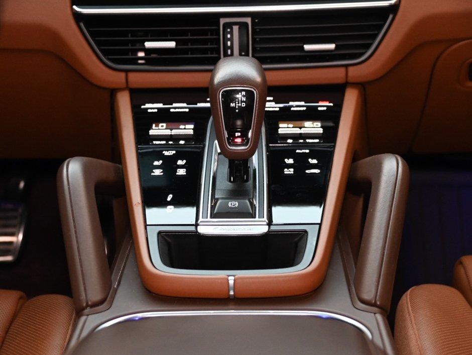 2022 Porsche Cayenne-24