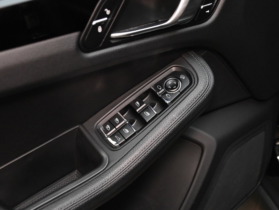2020 Porsche Macan S-10