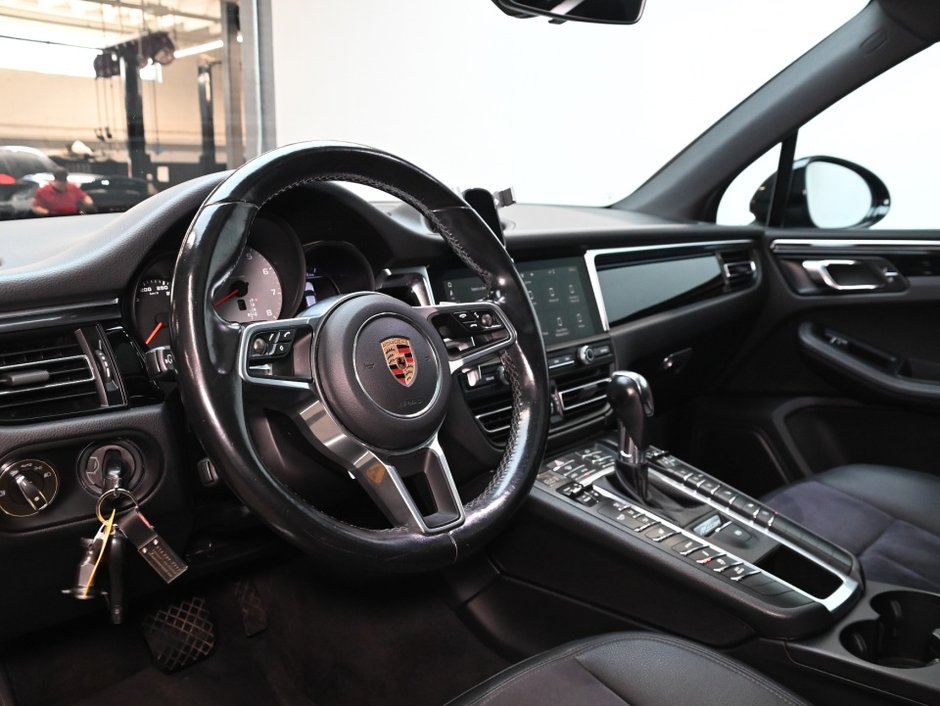 2020 Porsche Macan S-2