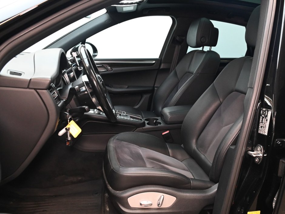 2020 Porsche Macan S-12