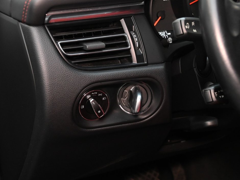 2021 Porsche Macan PREMIUM PLUS/20 INCH TURBO WHEELS/BOSE SURROUND-24