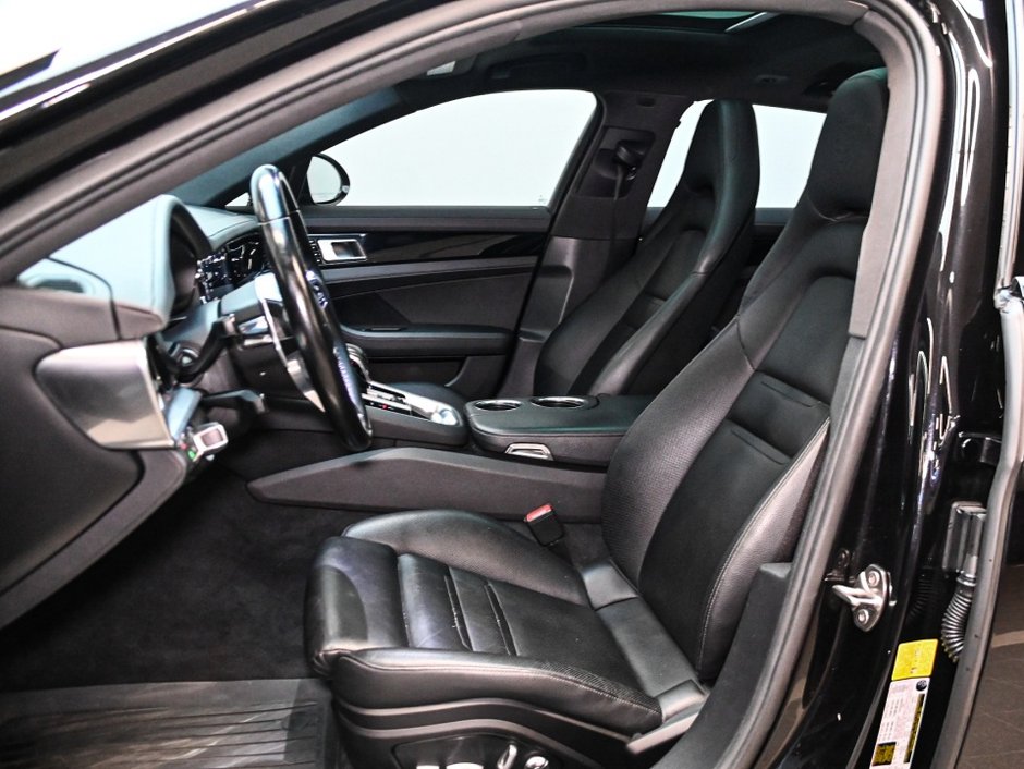 2018 Porsche Panamera 4-12