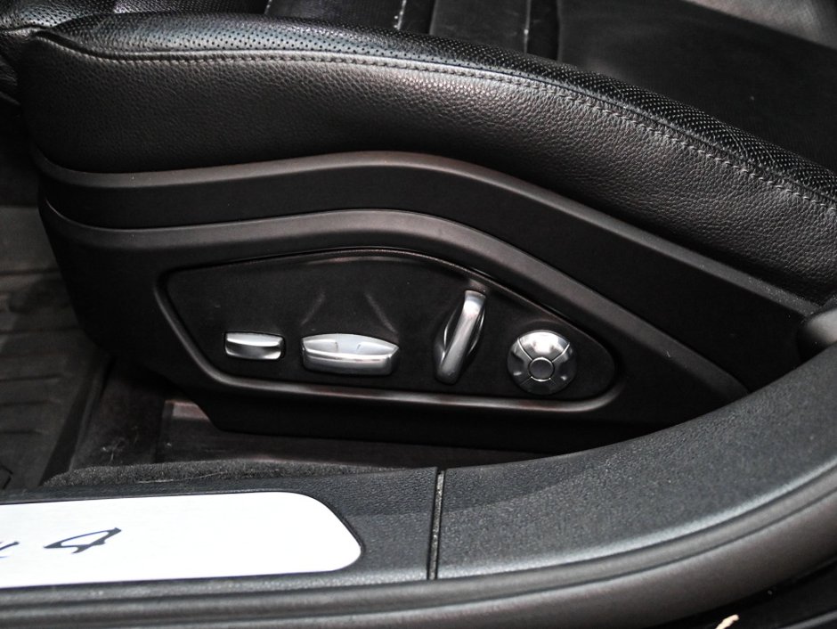 2018 Porsche Panamera 4-11