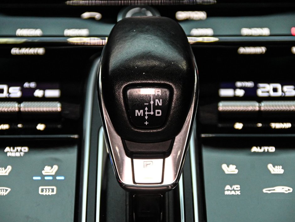 2018 Porsche Panamera 4-25