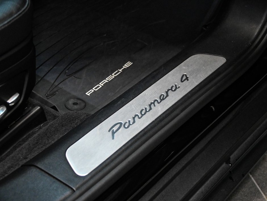 2018 Porsche Panamera 4-29