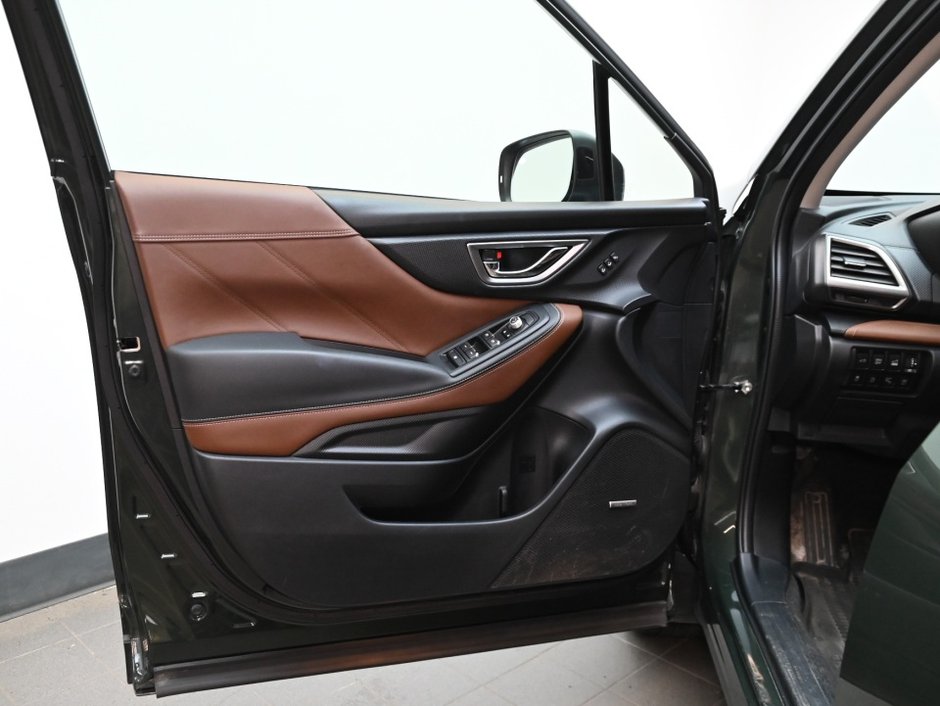 2023 Subaru Forester Premier-8