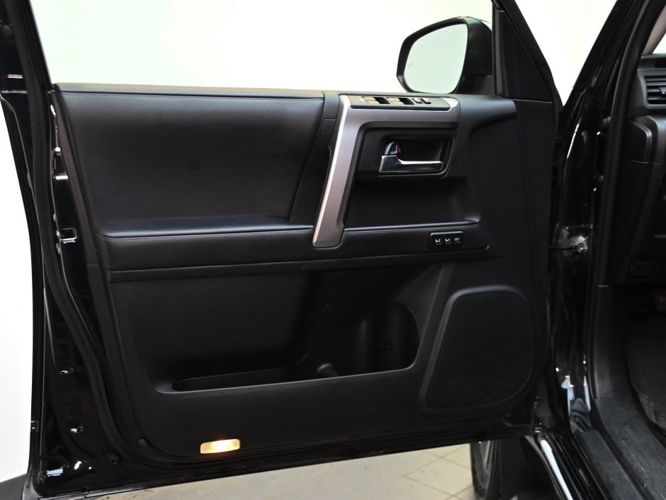2023 Toyota 4Runner LIMITED 4WD/7 PASSENGER-9