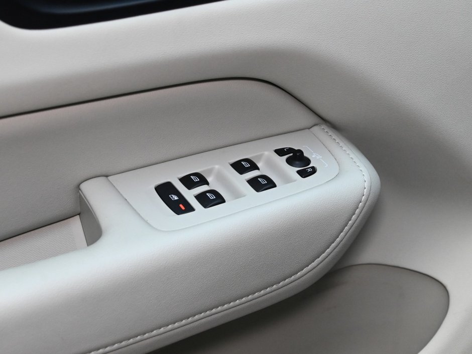 2023 Volvo XC60 Recharge Core Bright Theme-10