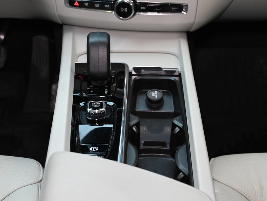 2023 Volvo XC60 Recharge Core Bright Theme-22