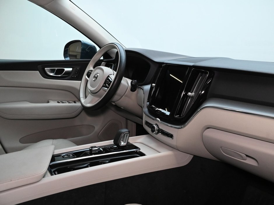 2023 Volvo XC60 Recharge Core Bright Theme-26
