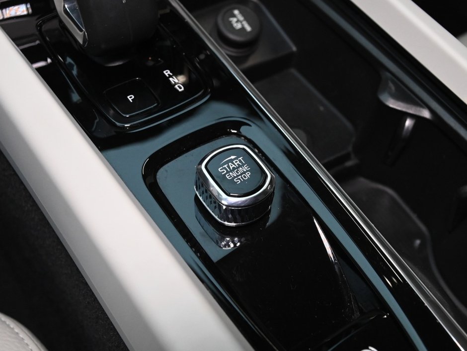 2023 Volvo XC60 Recharge Core Bright Theme-23