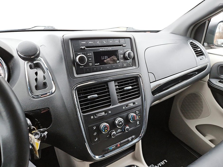 2015 Dodge Grand Caravan SXT Premium Plus-17