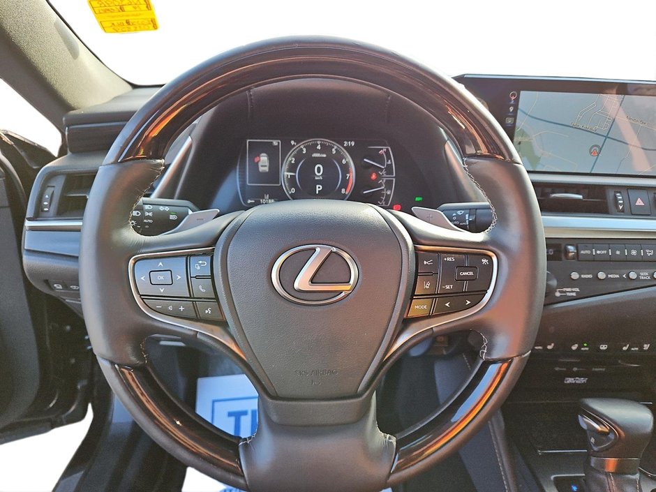 Lexus ES  2019-13