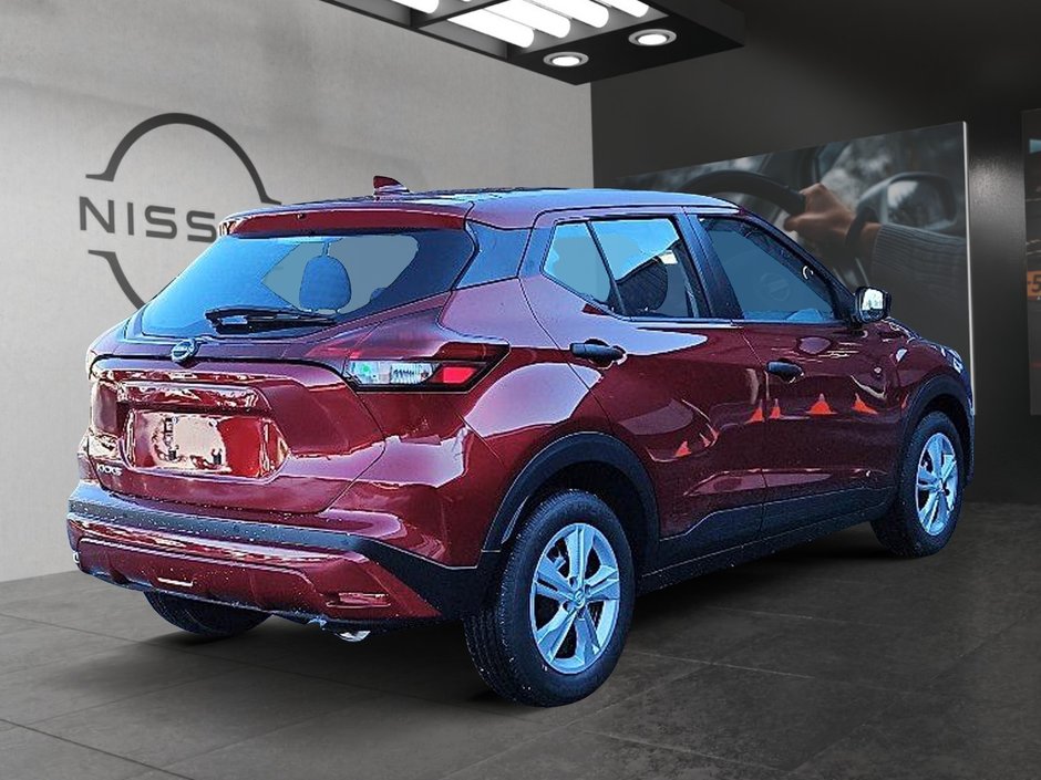 2025 Nissan Kicks Play S-4