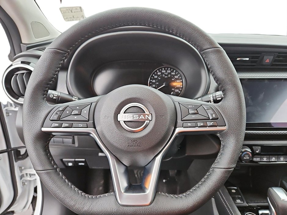 Nissan Kicks Play SV 2025-12