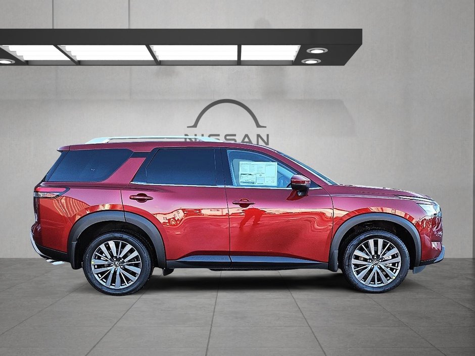 2025 Nissan Pathfinder SL-3