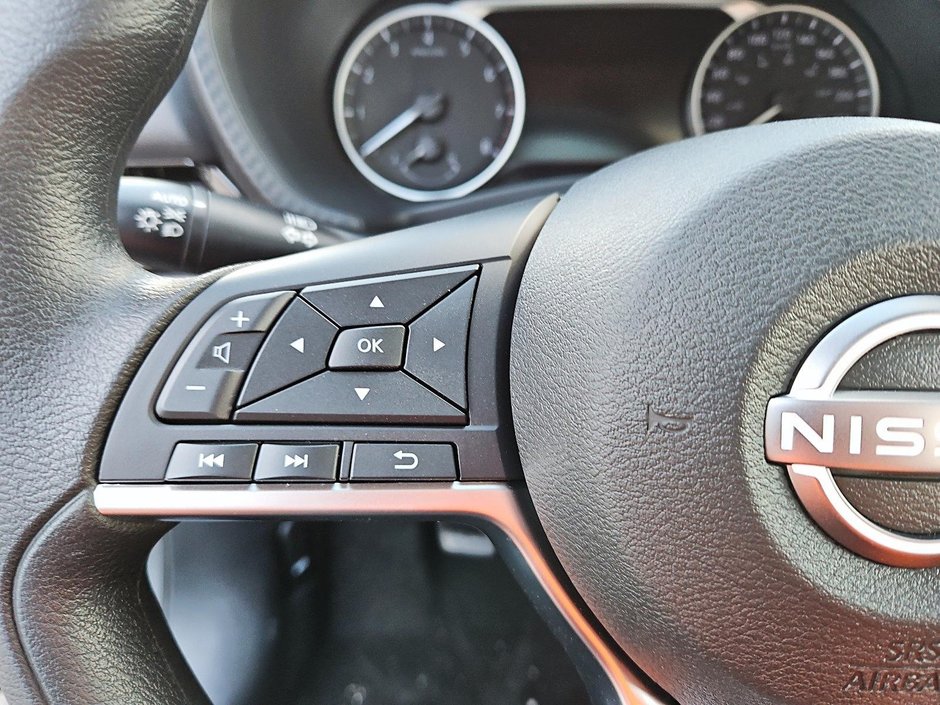 Nissan Sentra SV MOONROOF 2025-13