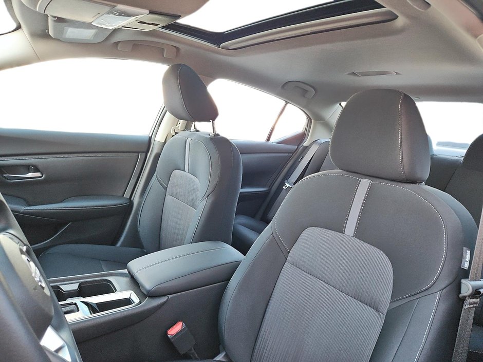 Nissan Sentra SV MOONROOF 2025-9