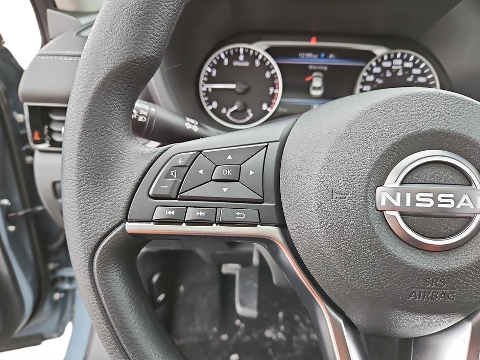 Nissan Sentra SV MOONROOF 2025-13