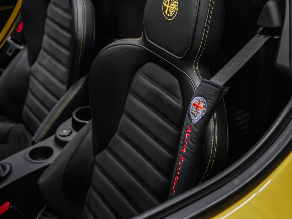 2016 Alfa Romeo 4C SPYDER-35