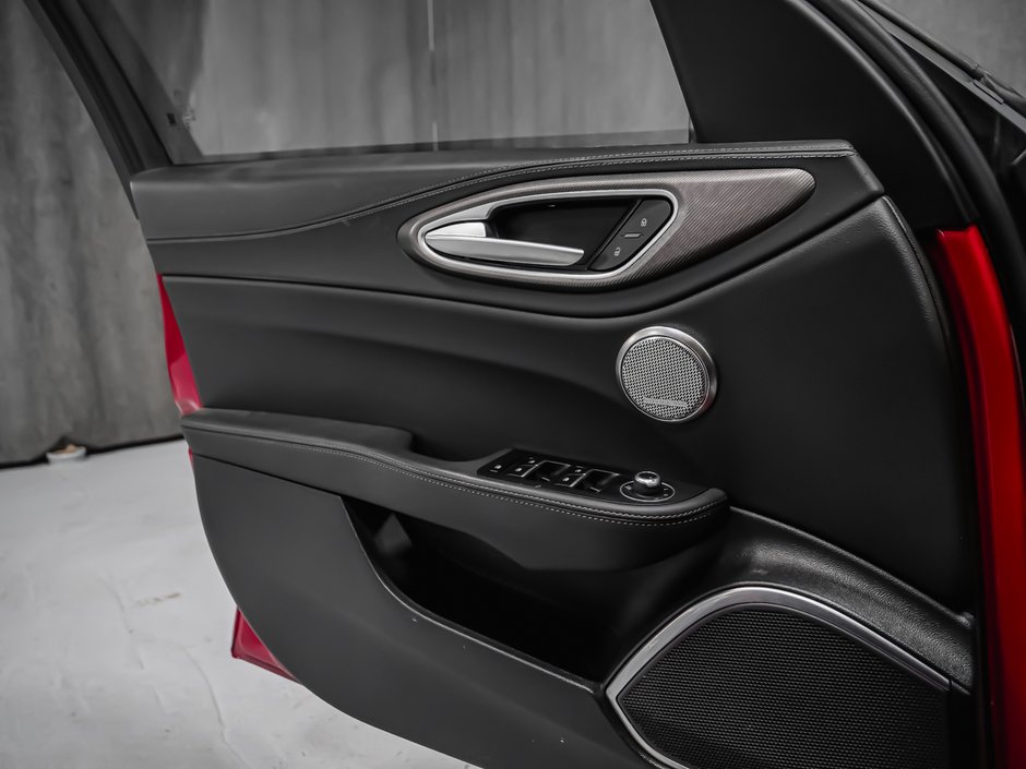 Alfa Romeo GIULIA VELOCE 2022-11