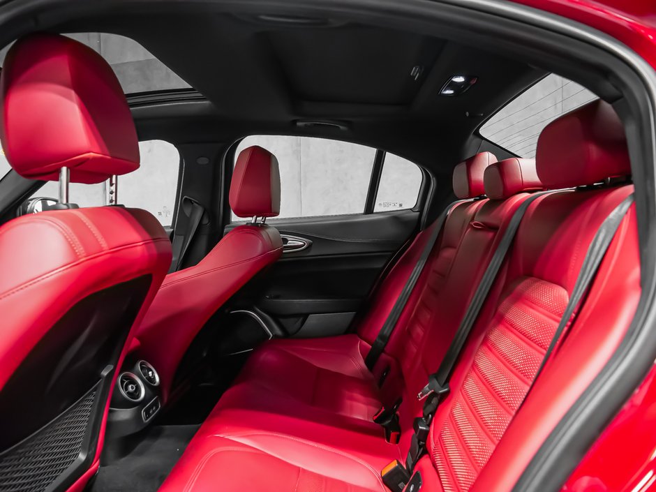 Alfa Romeo GIULIA VELOCE 2022-15