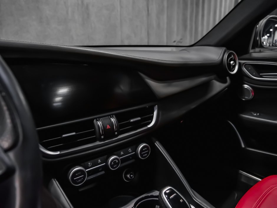 Alfa Romeo GIULIA VELOCE 2022-13