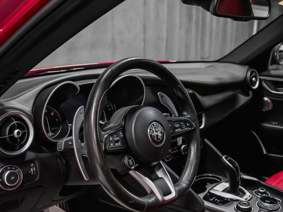 Alfa Romeo GIULIA VELOCE 2022-9