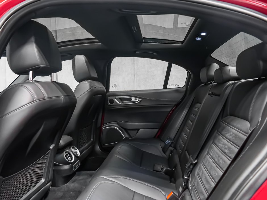 Alfa Romeo Giulia VELOCE 2022-16
