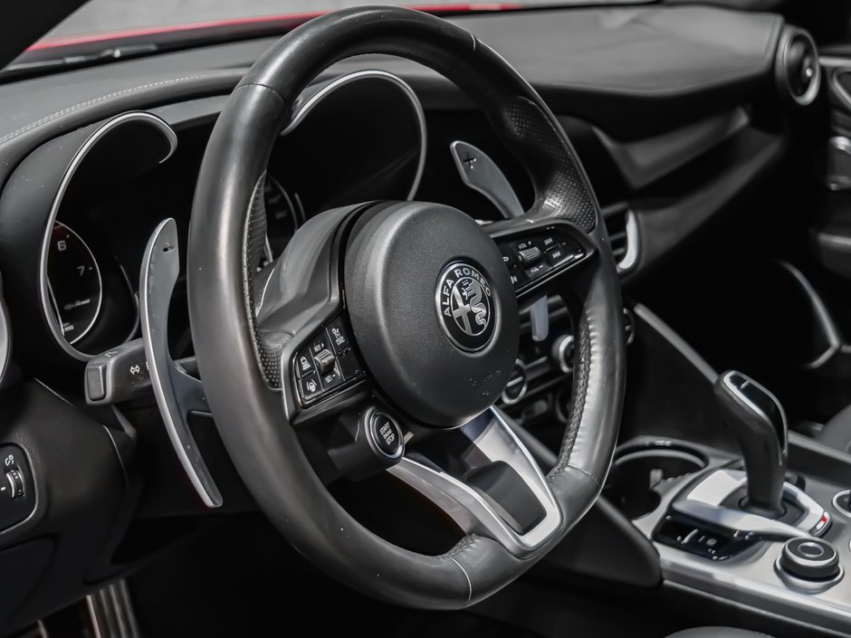 Alfa Romeo Giulia VELOCE 2022-9