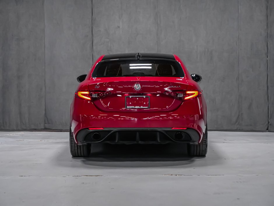 Alfa Romeo Giulia VELOCE 2022-5