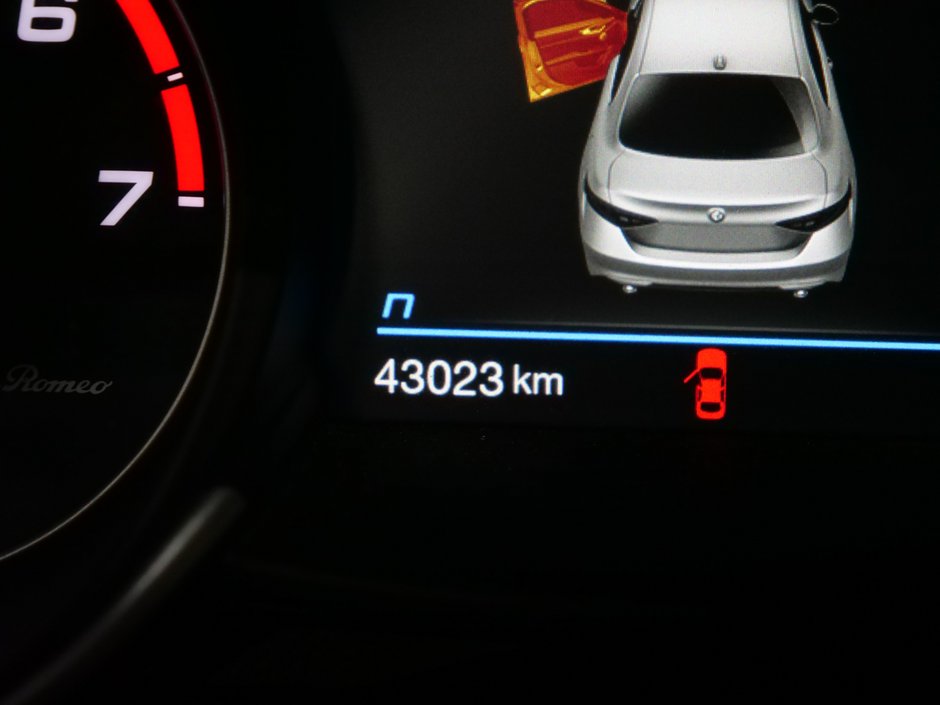 Alfa Romeo Giulia VELOCE 2022-13