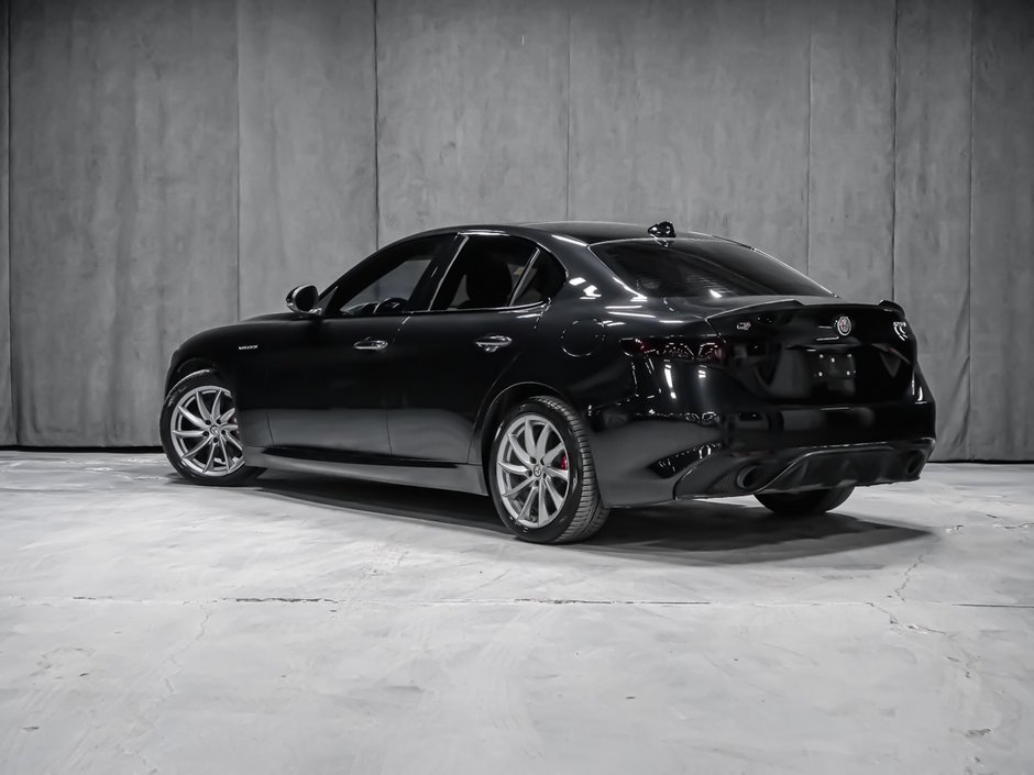 Alfa Romeo Giulia Veloce 2022-3