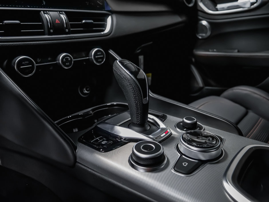 2025 Alfa Romeo GIULIA Intensa-10