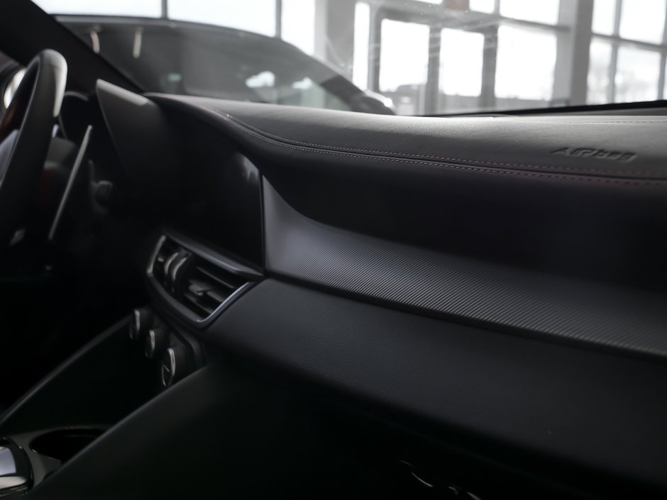 2025 Alfa Romeo Giulia Intensa-24