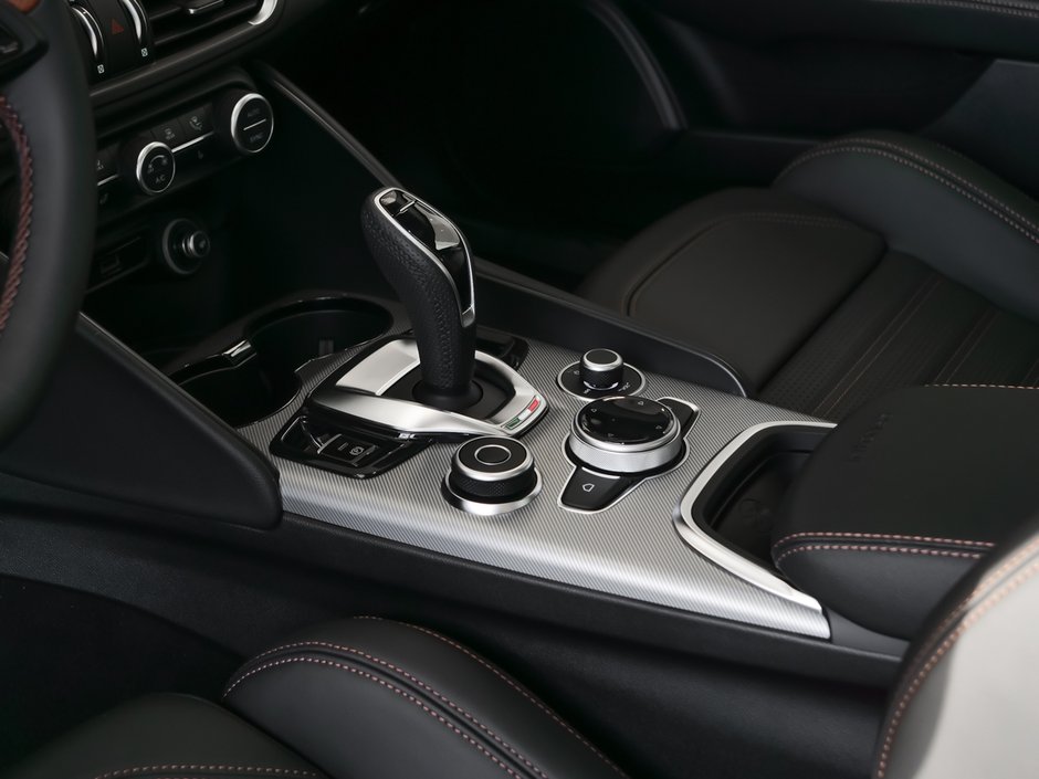 2025 Alfa Romeo Giulia Intensa-14