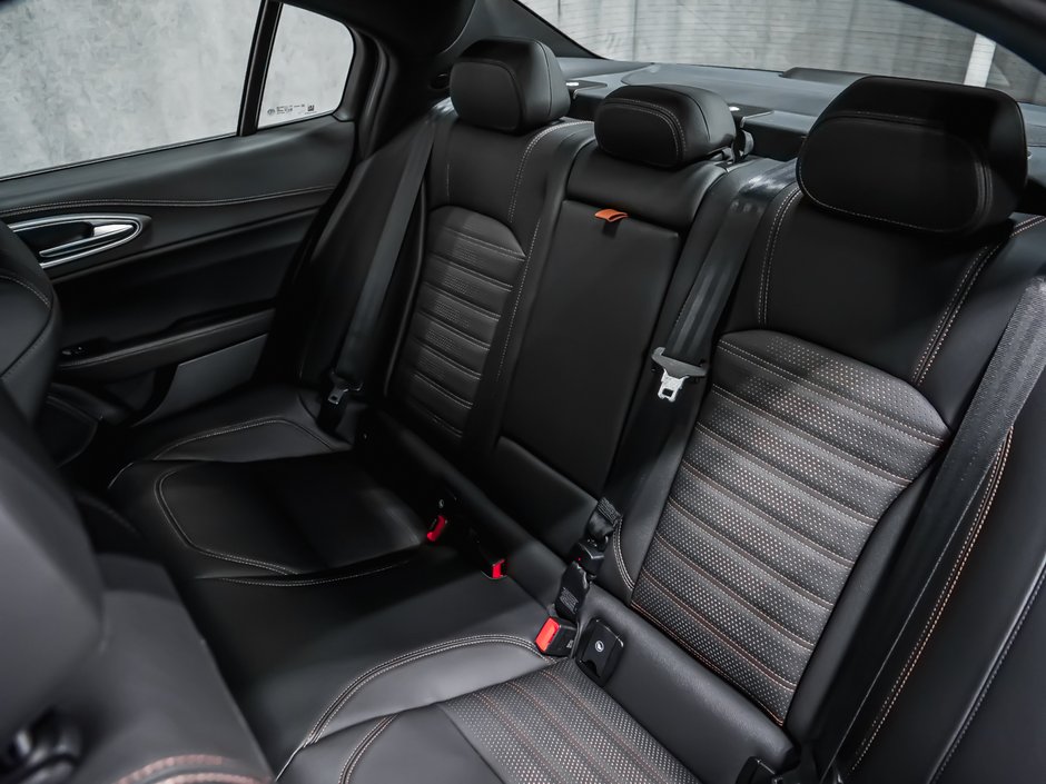 2025 Alfa Romeo Giulia Intensa-15