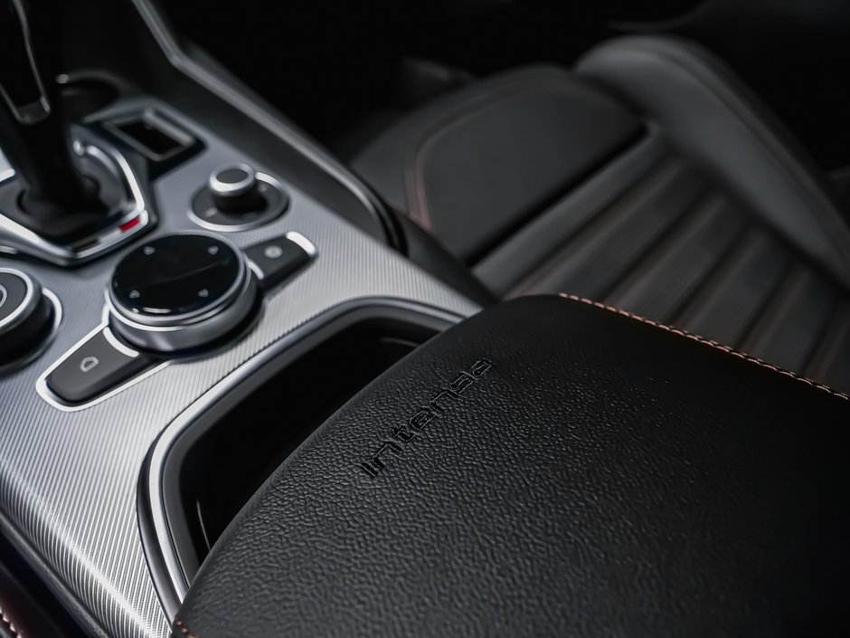 2025 Alfa Romeo Giulia Intensa-12