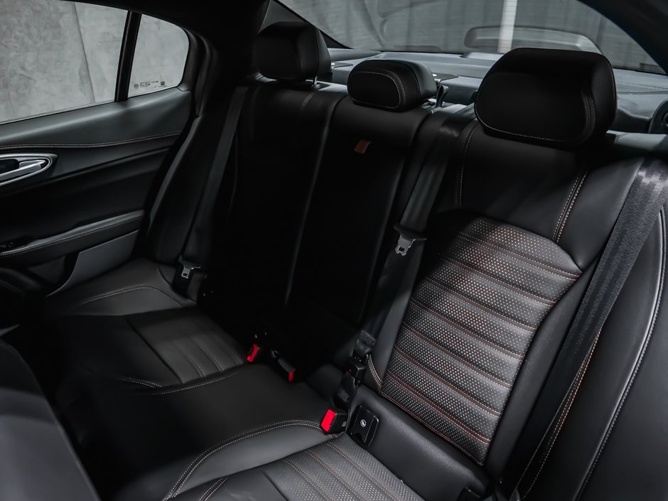 2025 Alfa Romeo Giulia Intensa-13