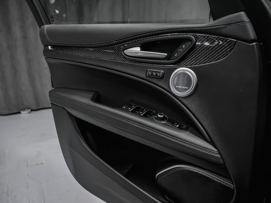 Alfa Romeo Stelvio Quadrifoglio 2022-12