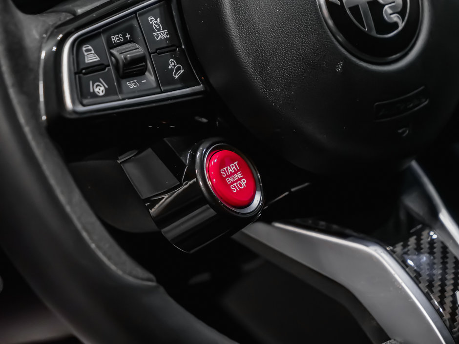 Alfa Romeo Stelvio Quadrifoglio 2022-10