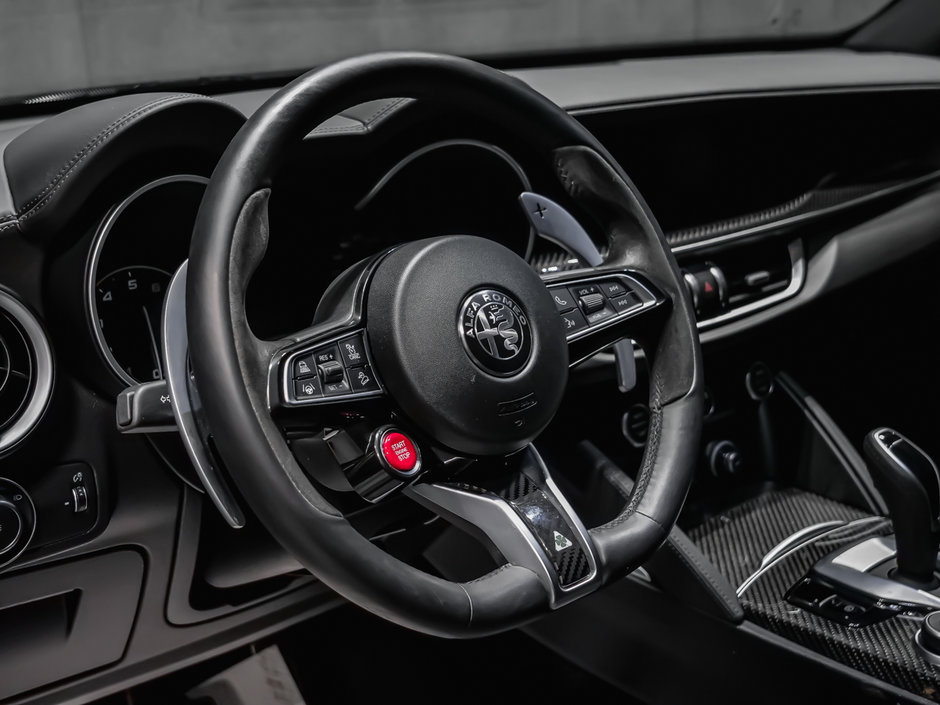 Alfa Romeo Stelvio Quadrifoglio 2022-8