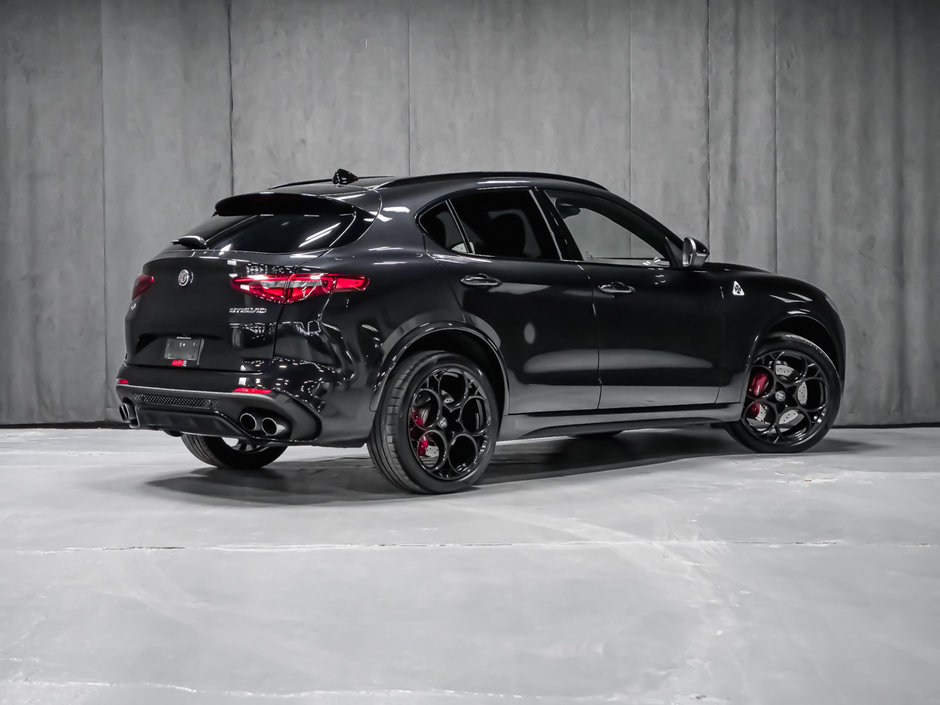 Alfa Romeo Stelvio Quadrifoglio 2022-3