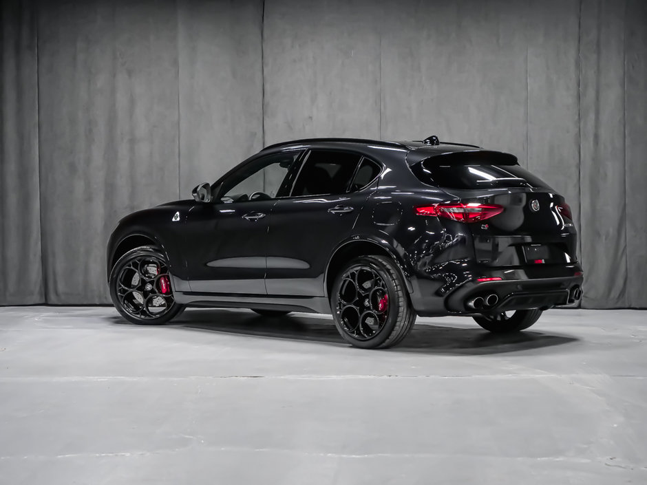 Alfa Romeo Stelvio Quadrifoglio 2022-4